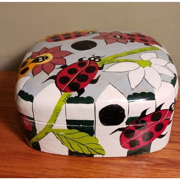 Kashmir India Trinket Box Sunflowers, Ladybug Lacquered box Vintage - Picture 1 of 7